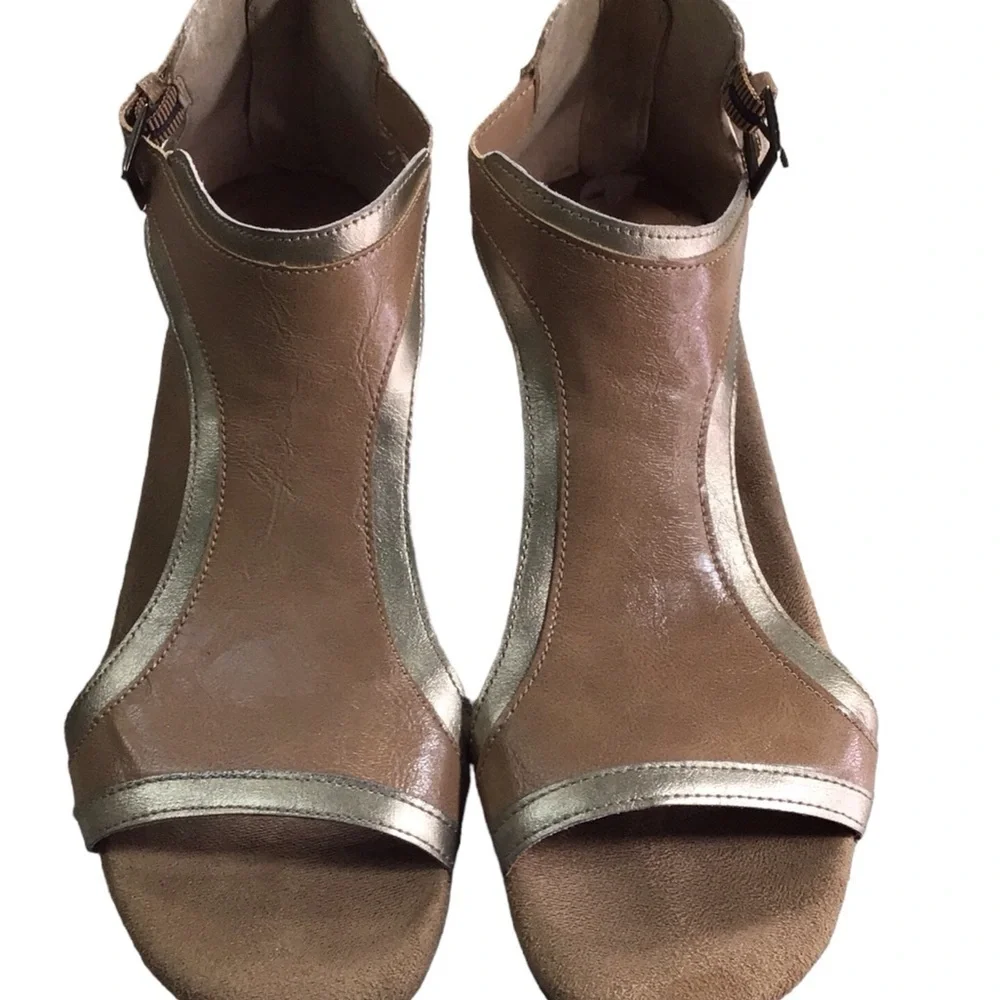 Aerosoles Slight Wedge Womans  sandals EUC size 8